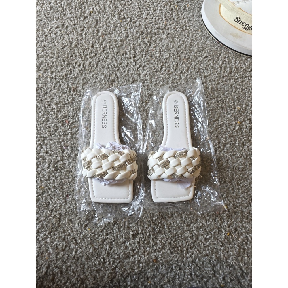 Berness Ella Women's White Braided Rhinestone Slide Sandals Size 5 - New in Box